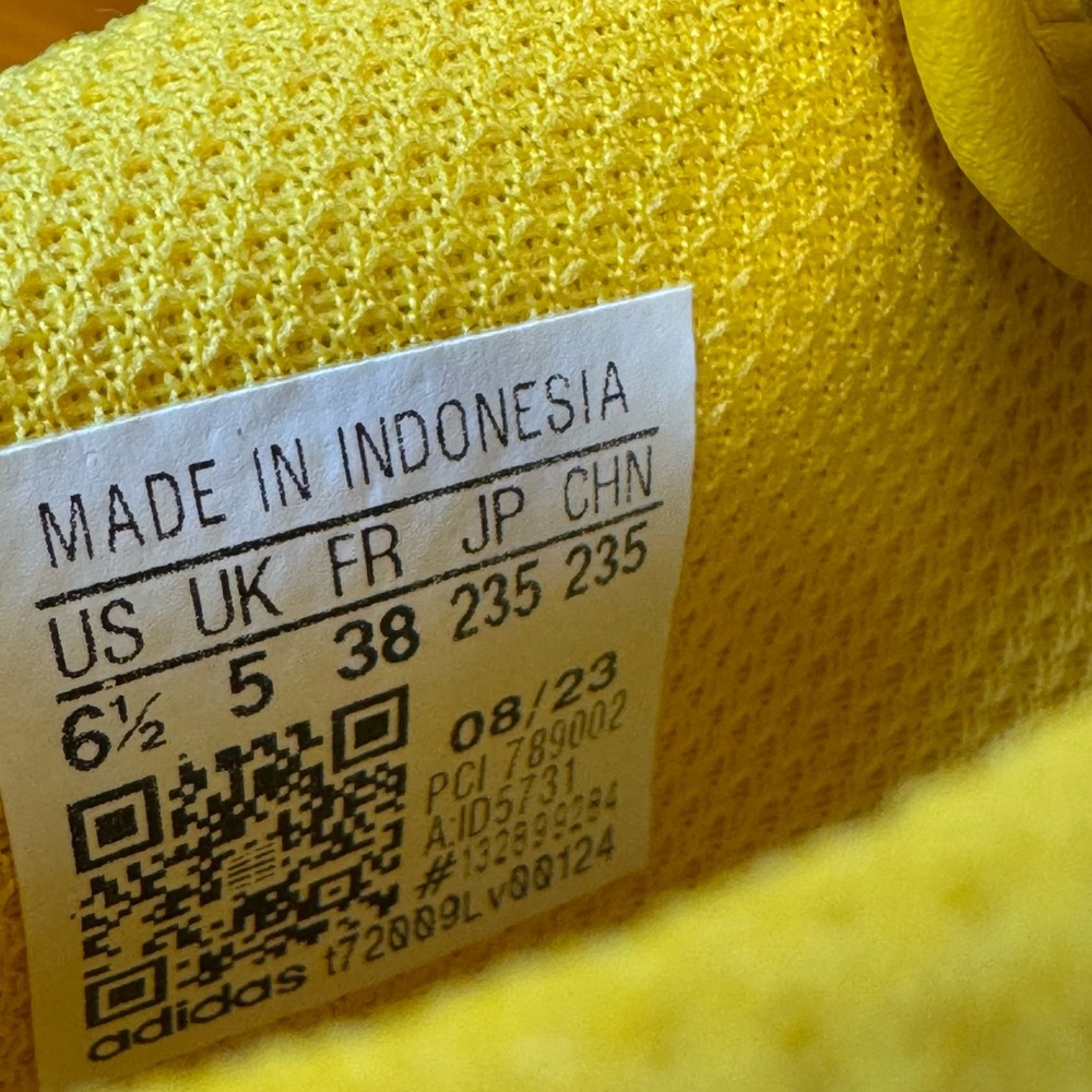 Adidas Bold Yellow Superstar XLG - Picture 5 of 9